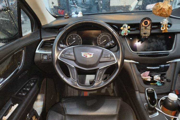 Used Cadillac XT5 2018 25T Luxury Model Steering Wheel
