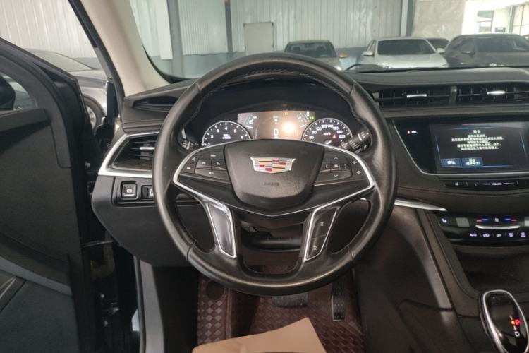 Used Cadillac XT5 2018 25T Luxury Model Steering Wheel