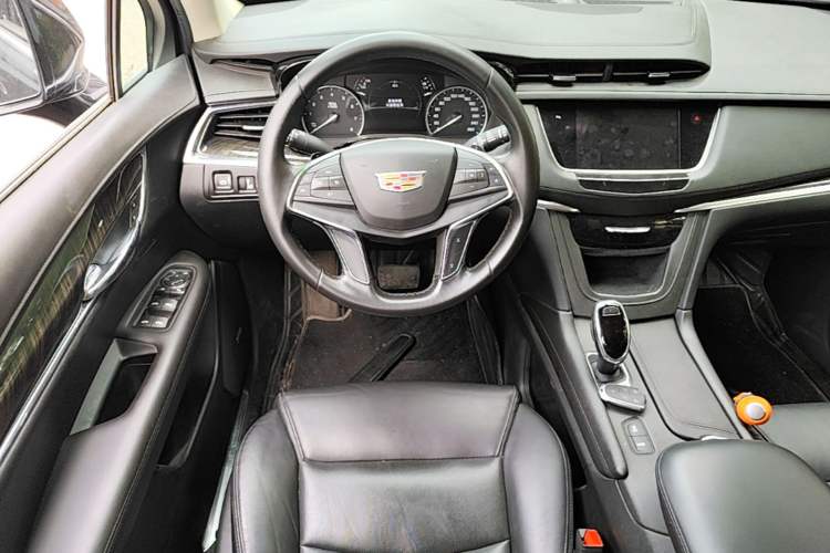 Used Cadillac XT5 2018 25T Luxury Model Steering Wheel