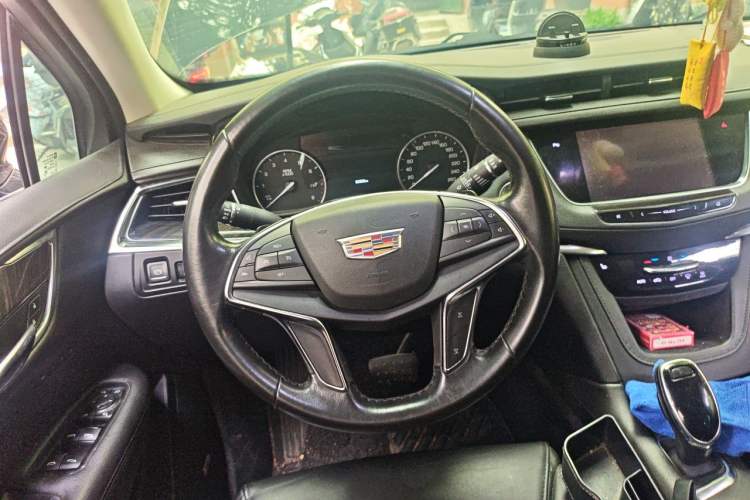 Used Cadillac XT5 2018 25T Luxury Model Steering Wheel