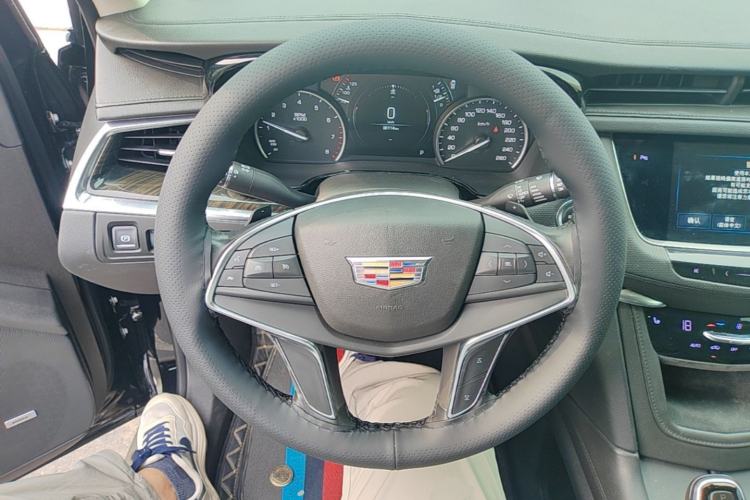 Used Cadillac XT5 2018 28T Four-Wheel Drive Luxury Model Steering Wheel