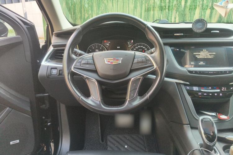 Used Cadillac XT5 2018 25T Luxury Model Steering Wheel
