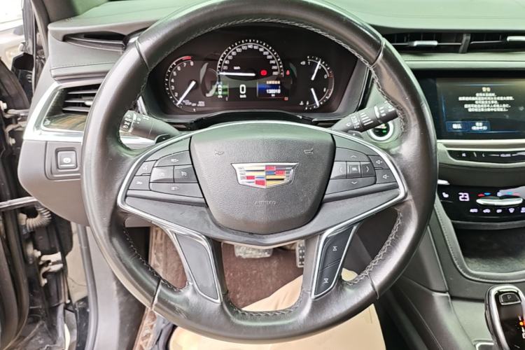 Used Cadillac XT5 2018 28E Four-Wheel Drive Tech Version Steering Wheel