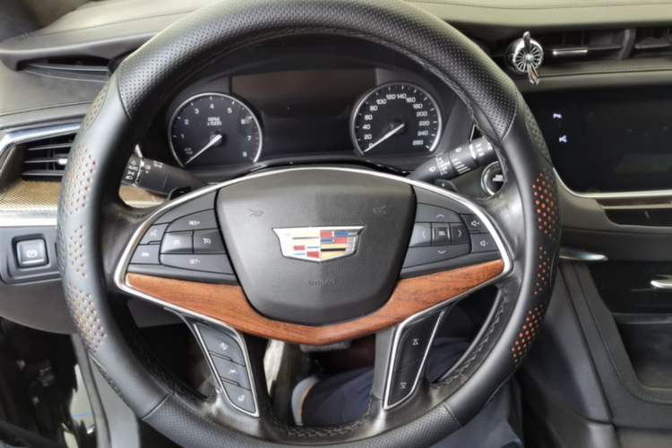 Used Cadillac XT5 2018 28E Four-Wheel Drive Leading Version Steering Wheel