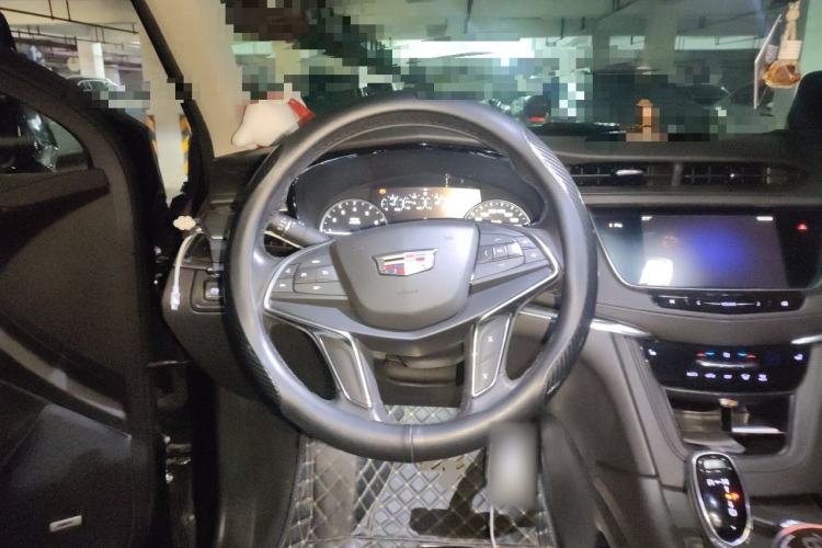 Used Cadillac XT5 2018 25T Luxury Model Steering Wheel