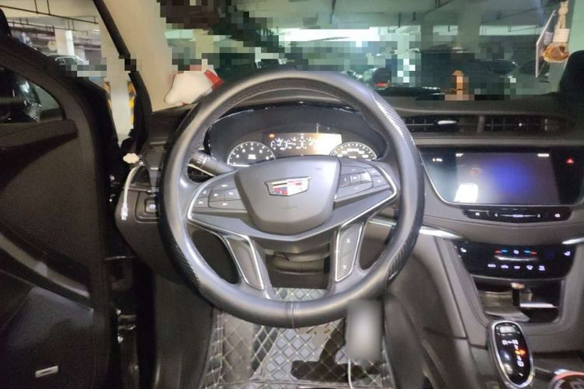 Used Cadillac XT5 2018 25T Luxury Model Steering Wheel