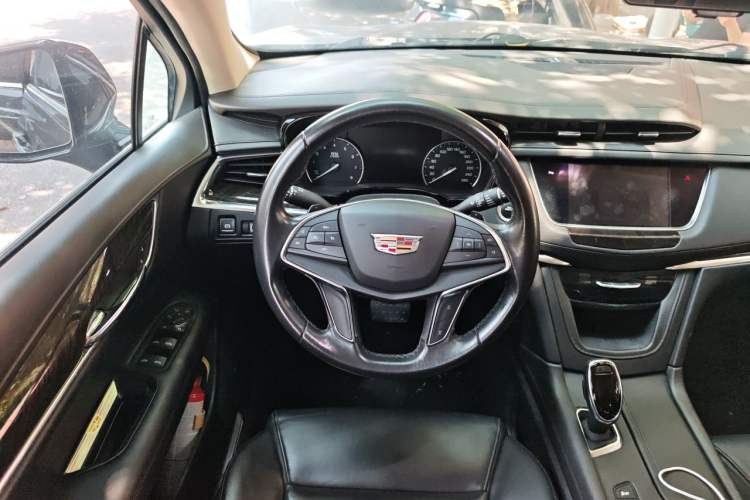Used Cadillac XT5 2018 28T Four-Wheel Drive Luxury Model Steering Wheel