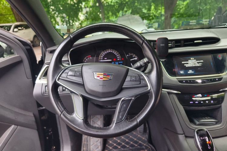 Used Cadillac XT5 2018 25T Tech Model Steering Wheel