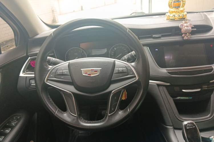 Used Cadillac XT5 2018 28T Four-Wheel Drive Luxury Model Steering Wheel