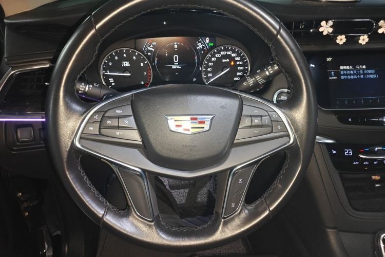 Used Cadillac XT5 2018 25T Luxury Model Steering Wheel