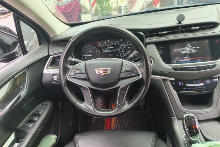 Used Cadillac XT5 2018 25T Luxury Model Steering Wheel