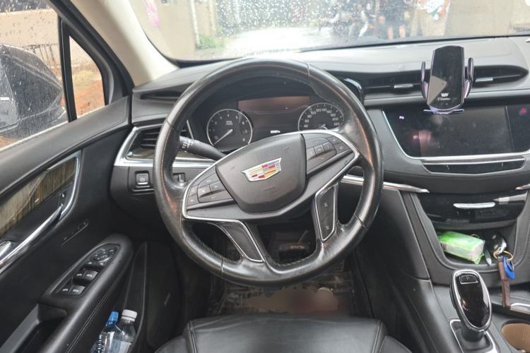 Used Cadillac XT5 2018 25T Luxury Model Steering Wheel