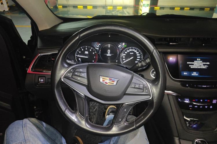 Used Cadillac XT5 2018 28T Four-Wheel Drive Luxury Model Steering Wheel