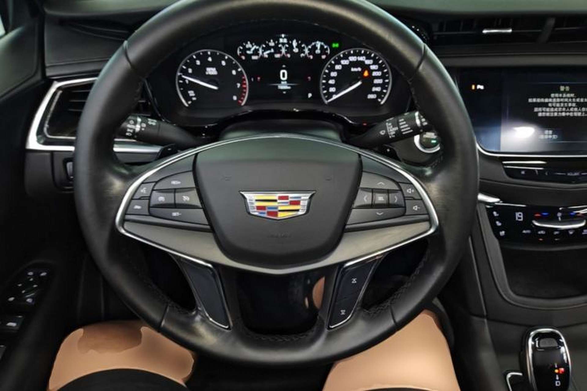 Used Cadillac XT5 2018 28T Four-Wheel Drive Luxury Model Steering Wheel