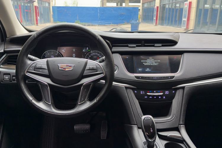 Used Cadillac XT5 2018 25T Luxury Model Steering Wheel