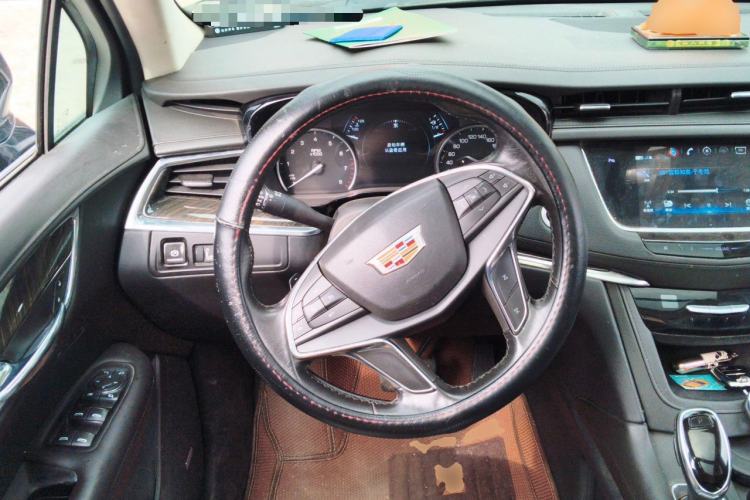 Used Cadillac XT5 2018 25T Luxury Model Steering Wheel