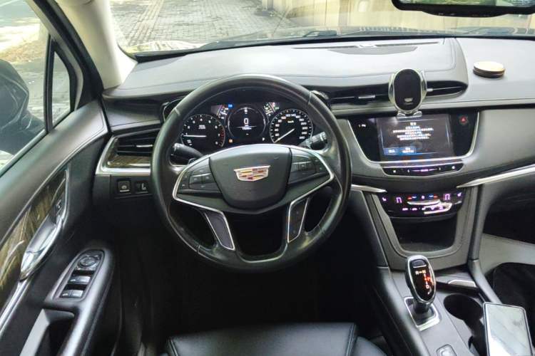 Used Cadillac XT5 2018 28T Four-Wheel Drive Luxury Model Steering Wheel