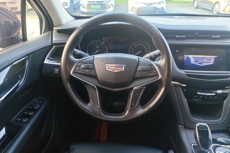 Used Cadillac XT5 2018 28T Four-Wheel Drive Luxury Model Steering Wheel
