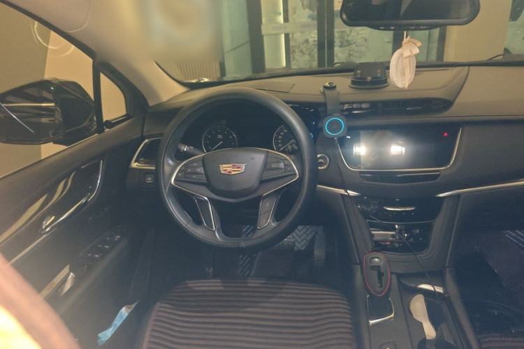 Used Cadillac XT5 2018 25T Luxury Model Steering Wheel