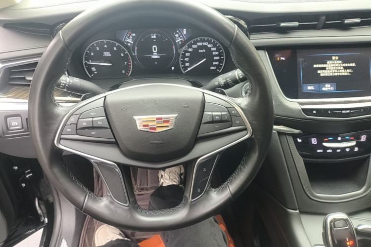 Used Cadillac XT5 2018 28T Four-Wheel Drive Luxury Model Steering Wheel