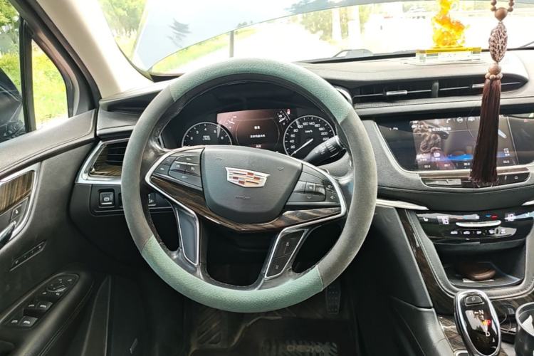 Used Cadillac XT5 2018 25T Luxury Model Steering Wheel