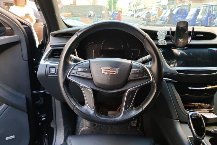 Used Cadillac XT5 2018 28E Four-Wheel Drive Tech Version Steering Wheel