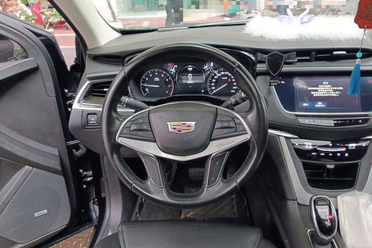 Used Cadillac XT5 2018 25T Luxury Model Steering Wheel