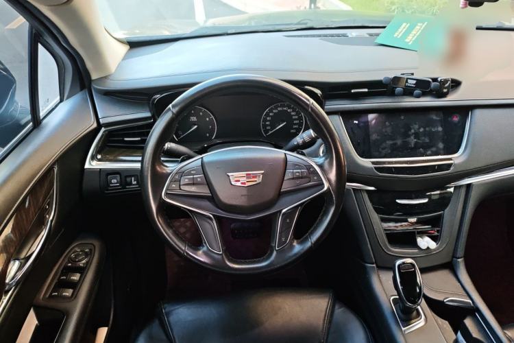 Used Cadillac XT5 2018 25T Luxury Model Steering Wheel