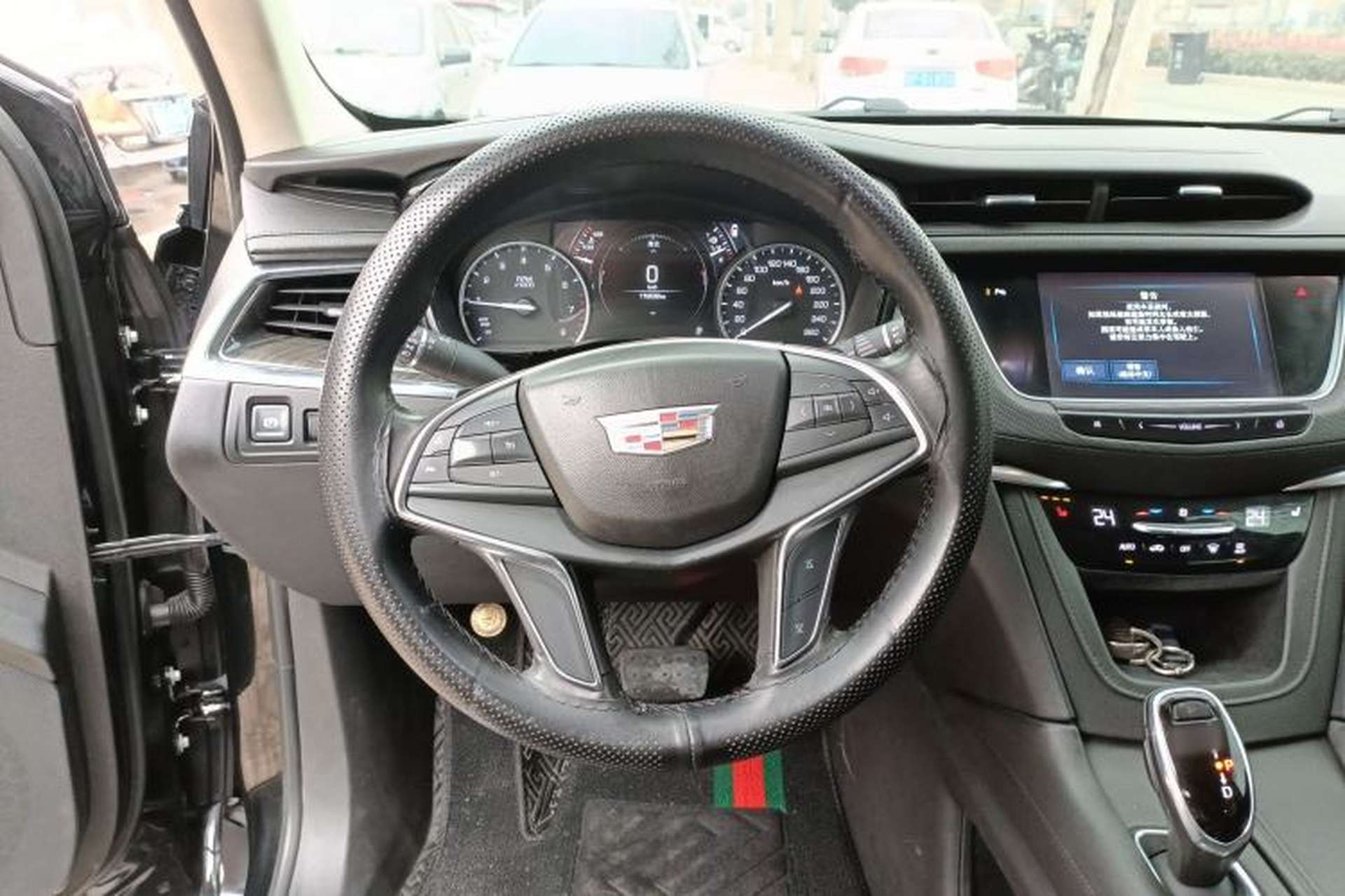 Used Cadillac XT5 2018 25T Luxury Model Steering Wheel