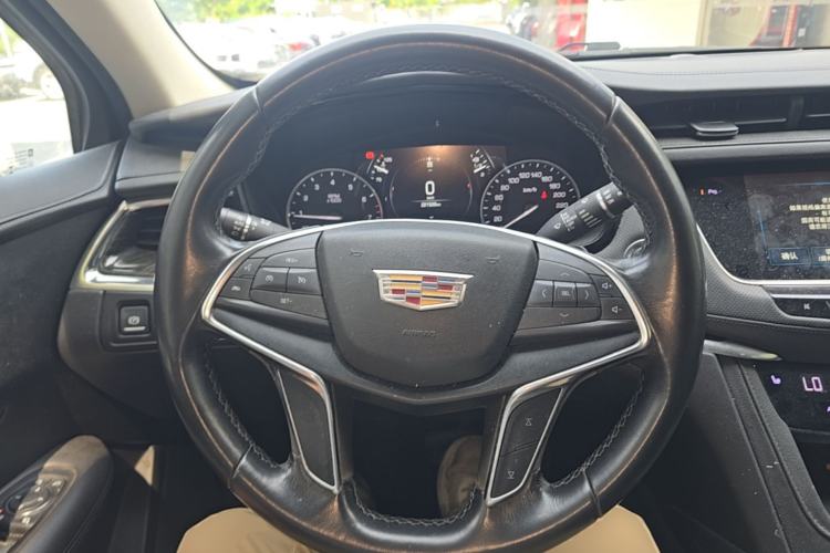 Used Cadillac XT5 2018 25T Luxury Model Steering Wheel