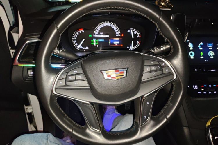 Used Cadillac XT5 2018 28E Four-Wheel Drive Tech Version Steering Wheel