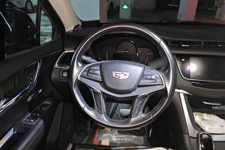Used Cadillac XT5 2018 25T Luxury Model Steering Wheel