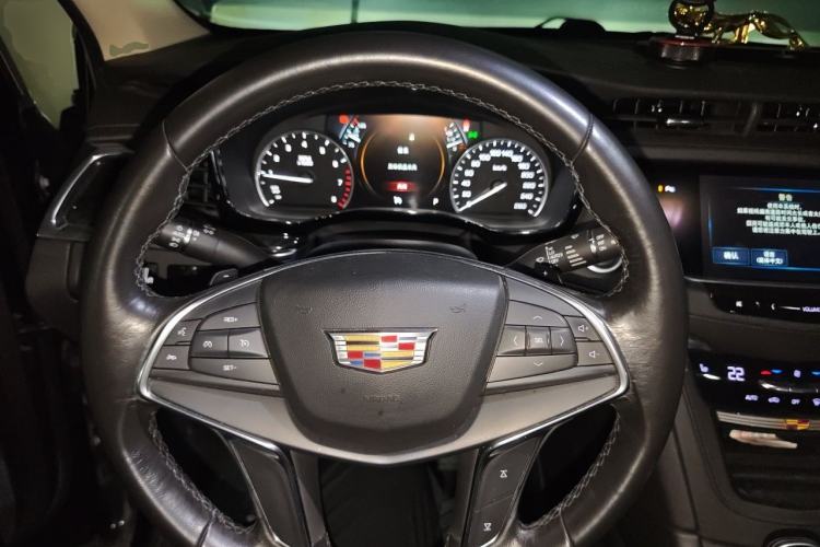 Used Cadillac XT5 2018 28T Four-Wheel Drive Luxury Model Steering Wheel