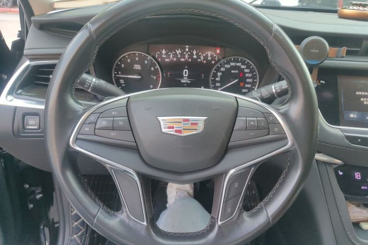 Used Cadillac XT5 2018 25T Luxury Model Steering Wheel