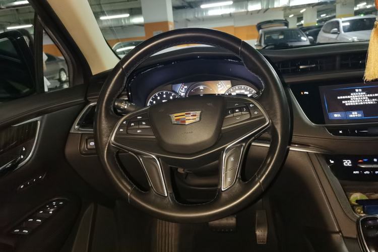 Used Cadillac XT5 2018 28T Four-Wheel Drive Luxury Model Steering Wheel