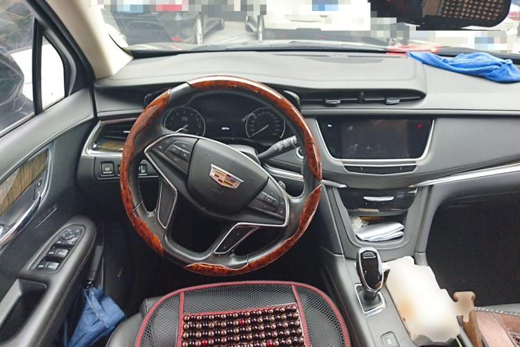 Used Cadillac XT5 2018 25T Luxury Model Steering Wheel