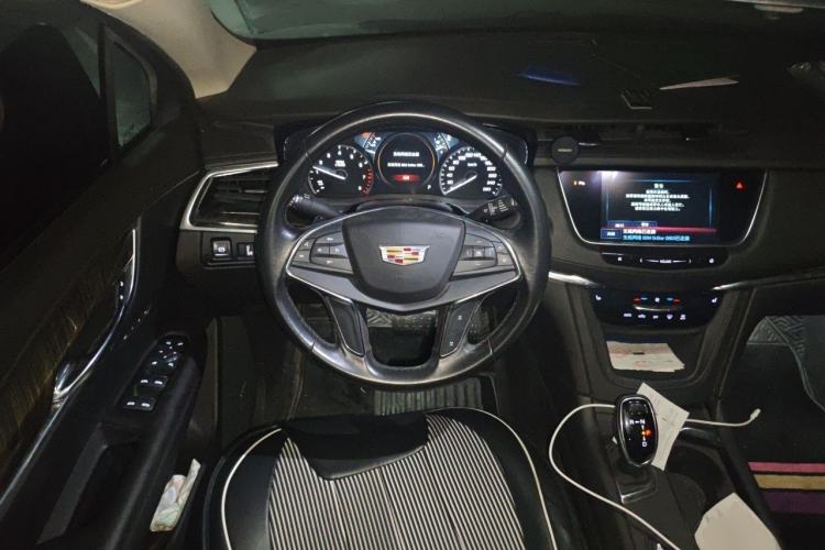 Used Cadillac XT5 2018 25T Luxury Model Steering Wheel