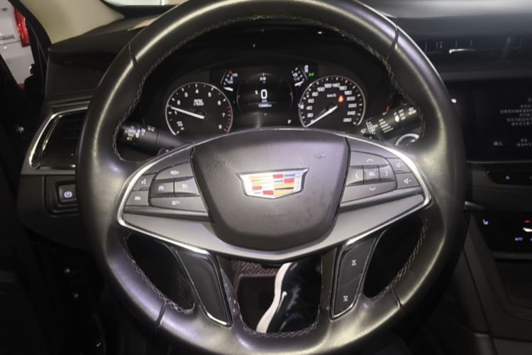 Used Cadillac XT5 2018 28T Four-Wheel Drive Luxury Model Steering Wheel