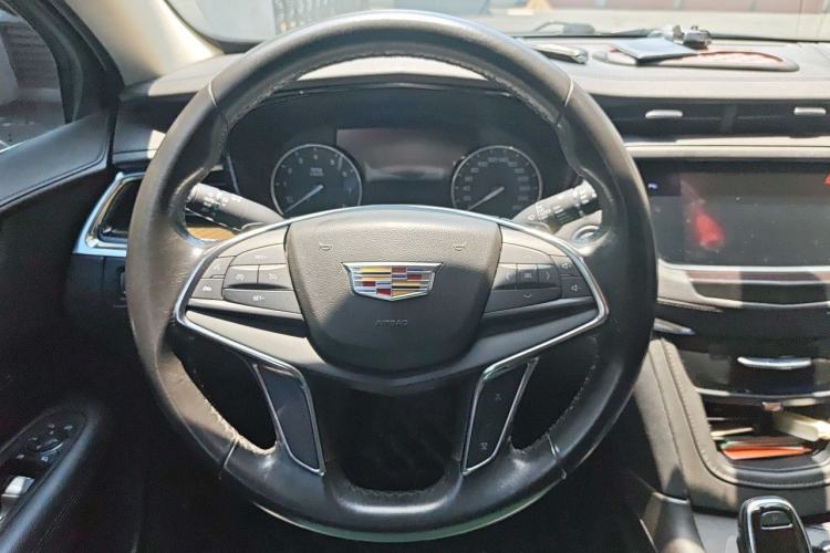 Used Cadillac XT5 2018 28T Four-Wheel Drive Luxury Model Steering Wheel