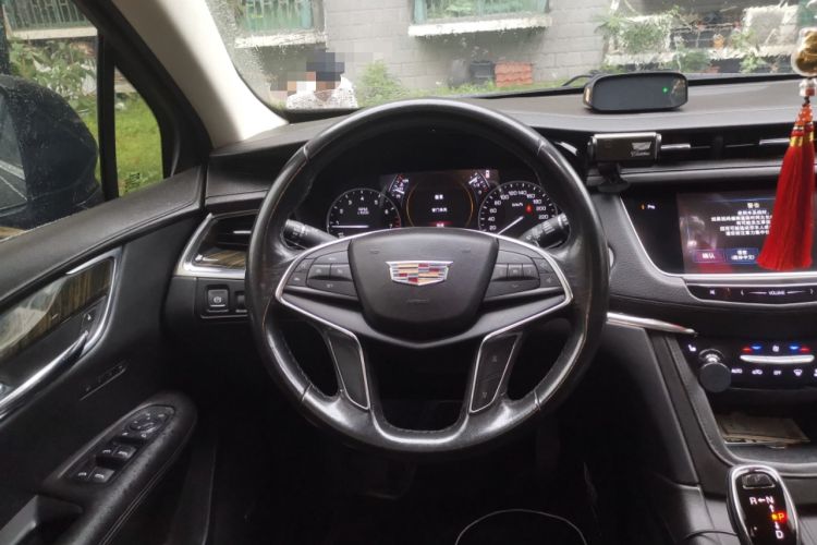 Used Cadillac XT5 2018 25T Luxury Model Steering Wheel