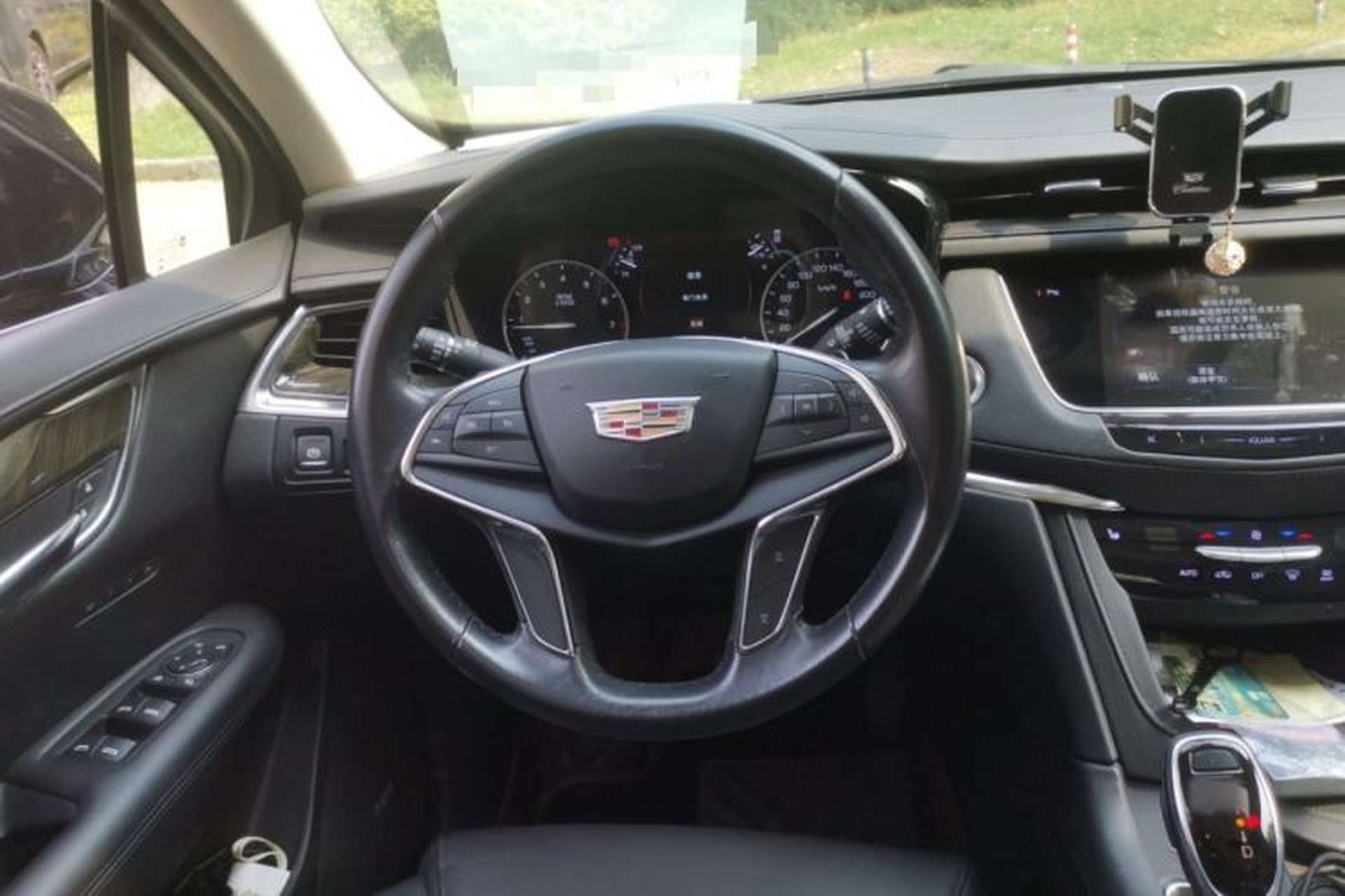 Used Cadillac XT5 2018 25T Luxury Model Steering Wheel