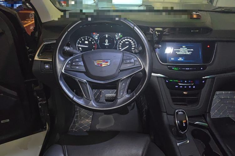 Used Cadillac XT5 2018 25T Luxury Model Steering Wheel