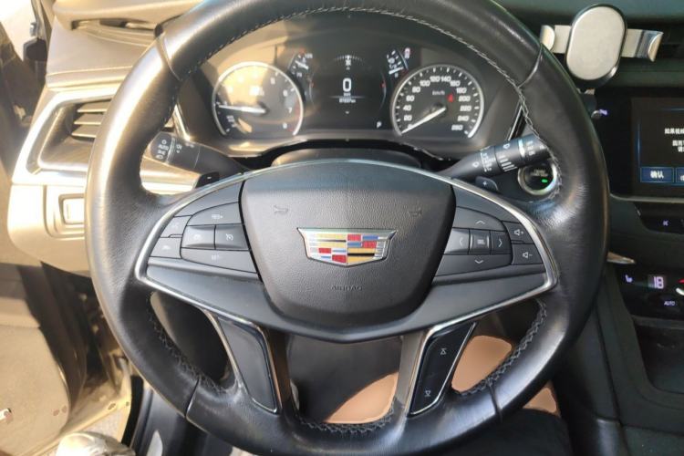 Used Cadillac XT5 2018 25T Luxury Model Steering Wheel
