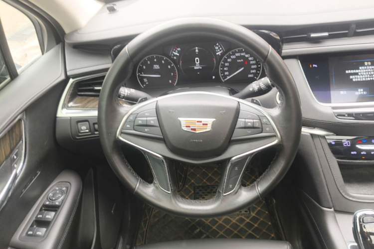 Used Cadillac XT5 2018 25T Luxury Model Steering Wheel