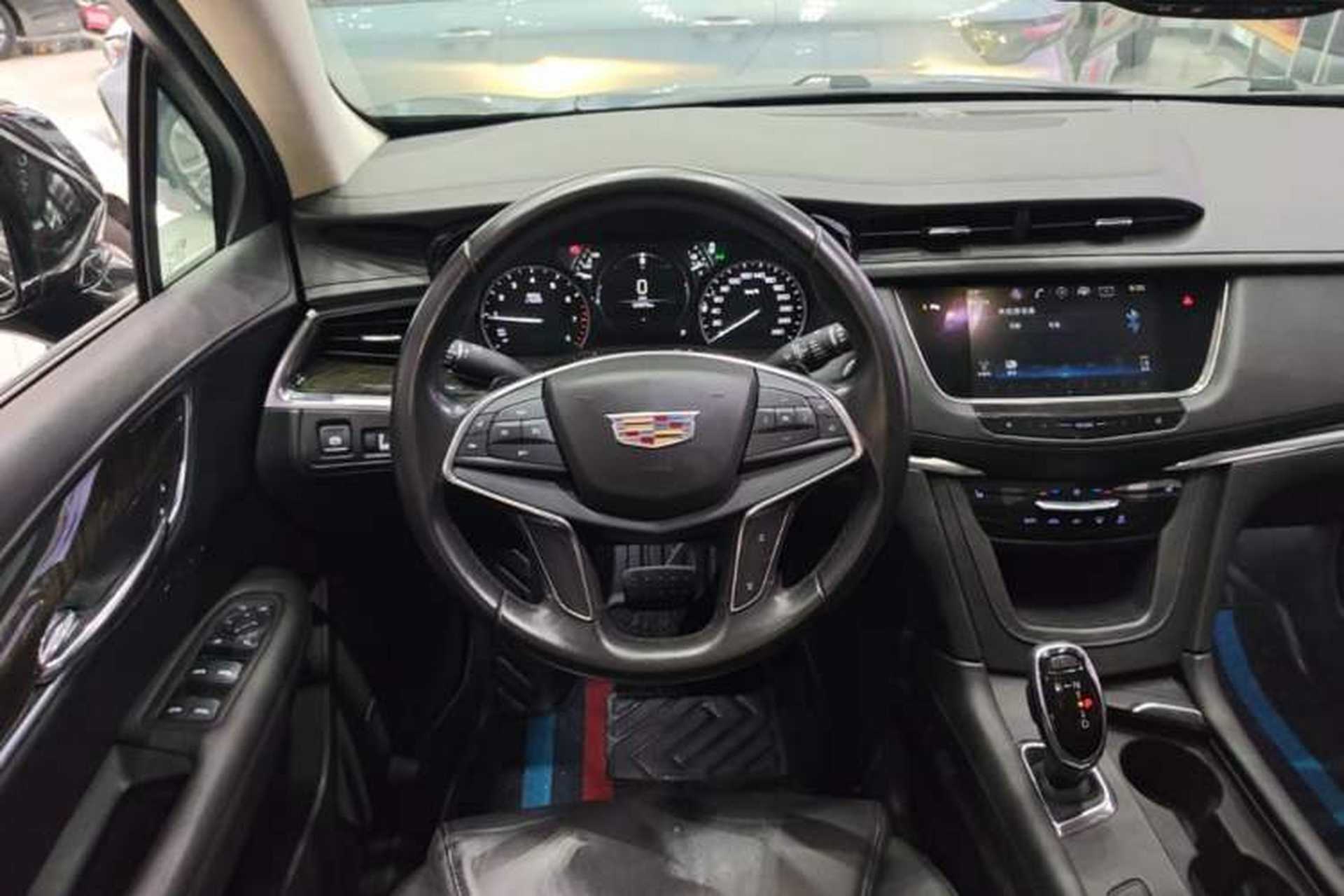 Used Cadillac XT5 2018 25T Luxury Model Steering Wheel