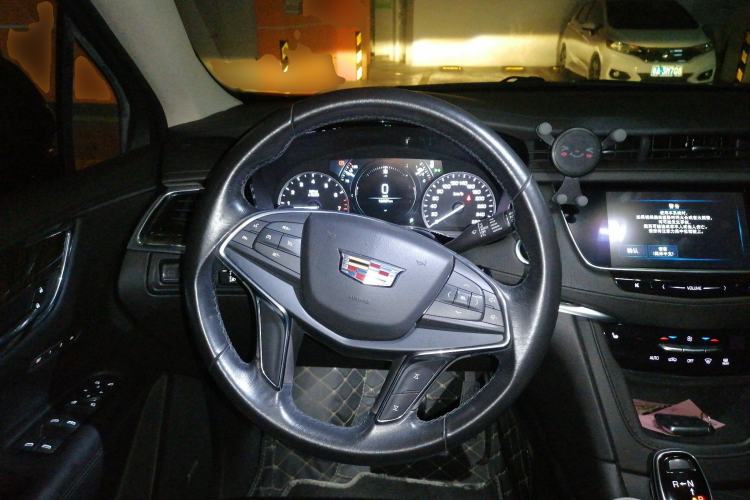 Used Cadillac XT5 2018 25T Luxury Model Steering Wheel