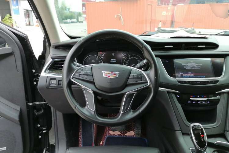 Used Cadillac XT5 2018 28T Four-Wheel Drive Luxury Model Steering Wheel