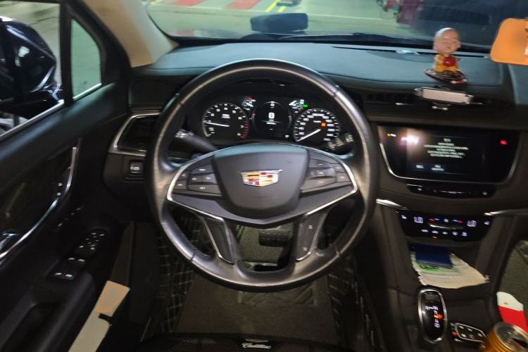 Used Cadillac XT5 2018 25T Luxury Model Steering Wheel