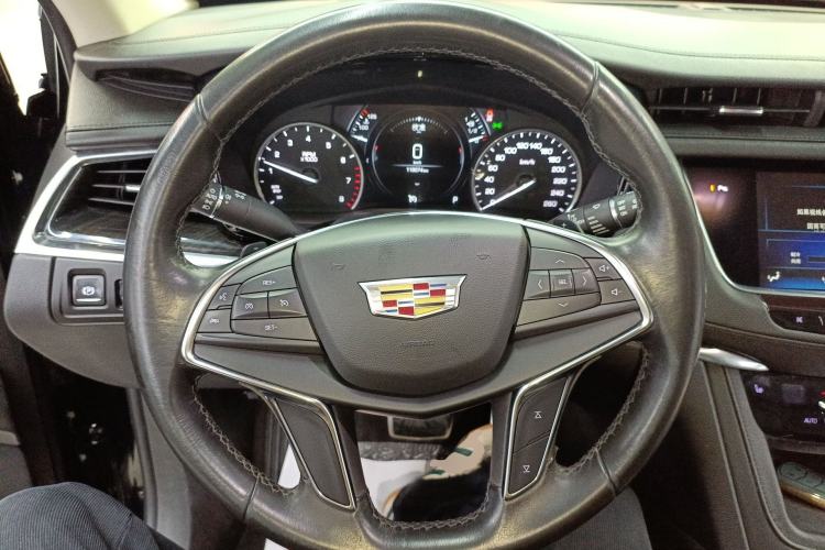 Used Cadillac XT5 2018 25T Luxury Model Steering Wheel
