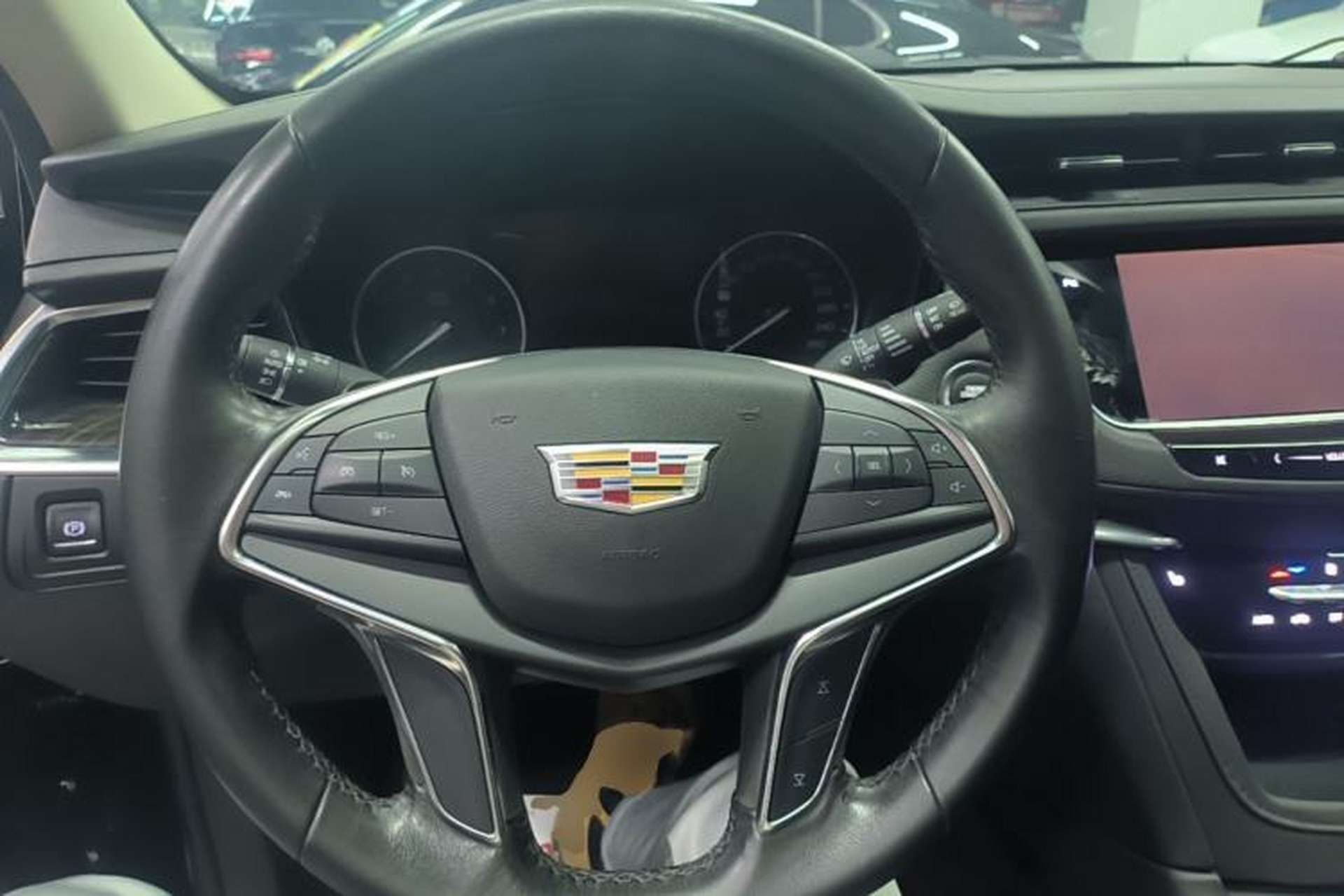 Used Cadillac XT5 2018 25T Luxury Model Steering Wheel